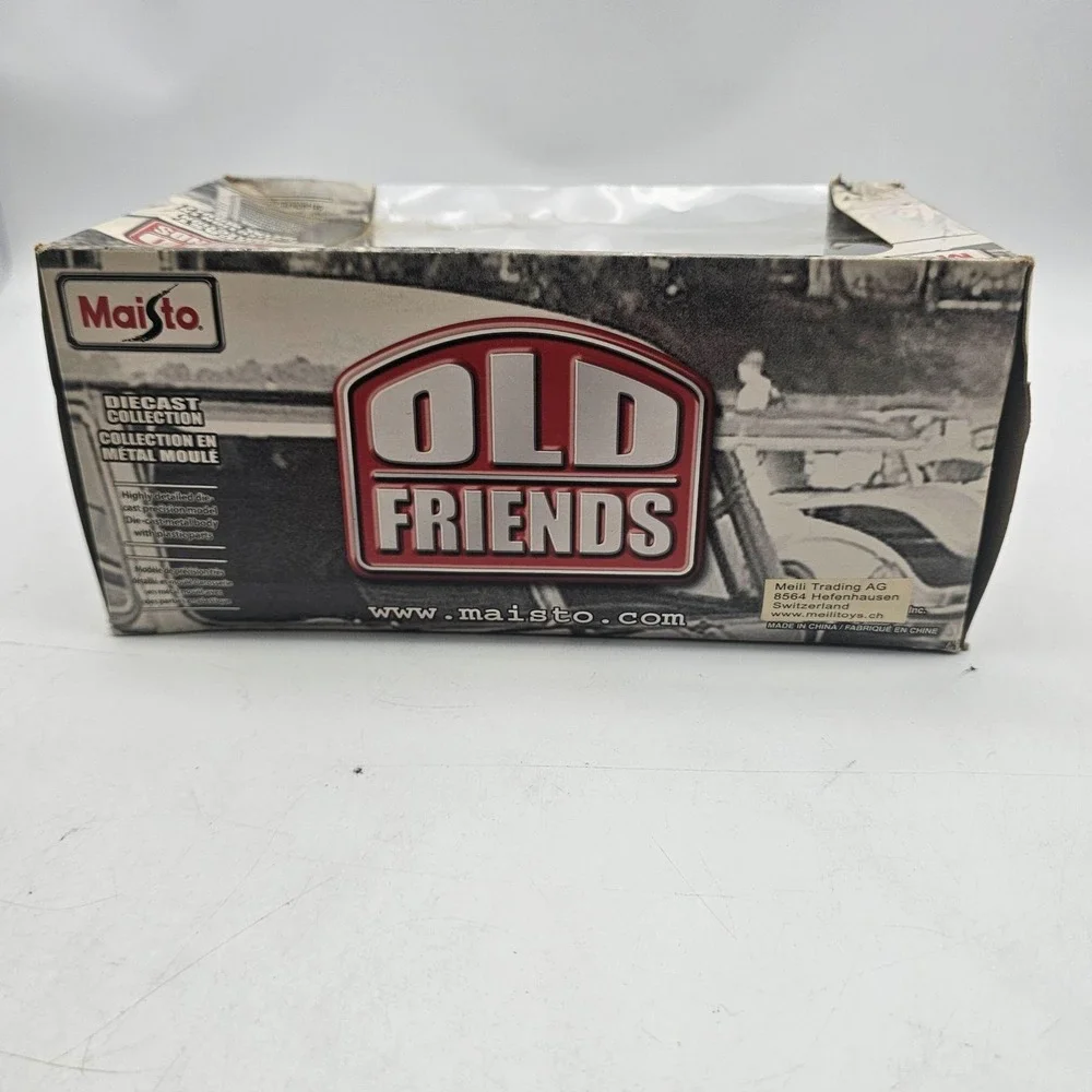 Maisto Old Friends Volkswagen Van Samba 1:25 Diecast Red Bus Toy Collectible